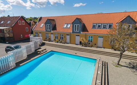 Elemine - 500M from the Sea: Dach, Haus, Zuhause, Hütte, Tür, Abstellgleis, Estate, Rasen, Garten, Veranda