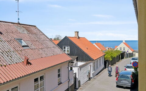 Elemine - 500M from the Sea: Dach, Haus, Zuhause, Hütte, Tür, Abstellgleis, Estate, Rasen, Garten, Veranda