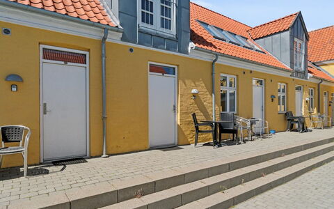 Elemine - 500M from the Sea: Dach, Haus, Zuhause, Hütte, Tür, Abstellgleis, Estate, Rasen, Garten, Veranda