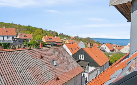 Elemine - 500M from the Sea: Dach, Haus, Zuhause, Hütte, Tür, Abstellgleis, Estate, Rasen, Garten, Veranda