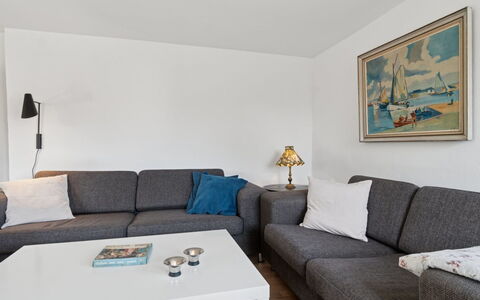 Keld - 350M from the Sea: Möbel, Couch, Interior Design, Flooring, Wohnzimmer, Fussboden, Zimmer, Tabelle, Wohnung