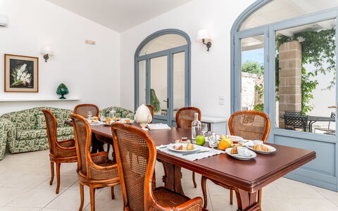 Masseria Lamagrotte By Raro Rooms: Möbel, Interior Design, Tabelle, Esszimmer, Küche & Esszimmer Tisch, Flooring, Stuhl, Decke, Fussboden, Zimmer