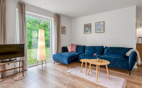 Albina - 650M from the Sea: Möbel, Flooring, Interior Design, Holz, Holzboden, Fussboden, Couch, Wohnzimmer, Wohnung, Zuhause