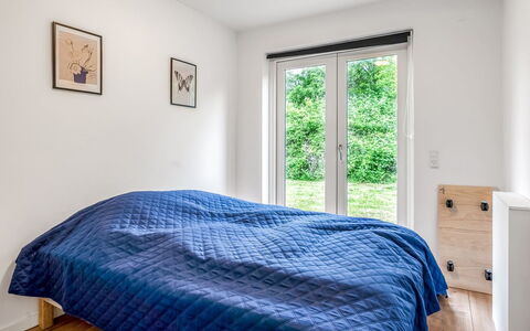 Albina - 650M from the Sea: Schlafzimmer, Holz, Bett, Linens, Interior Design, Möbel, Bettdecke, Bedding, Fussboden, Zuhause