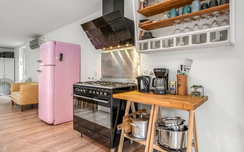 Albina - 650M from the Sea: Küchengerät, Major Appliance, Interior Design, Küche, Holz, Flooring, Möbel, Haushaltsgerät, Fussboden, Beleuchtung