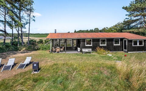 Tatianna - 100M from the Sea: Holz, Zuhause, Veranda, Deck, Hartholz, Dach, Holzbeize, Holzboden, Eco Hotel