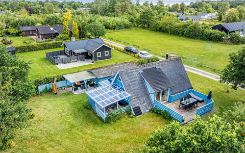 Annalia - 400M from the Sea: Dach, Grundstueck, Ländliches Gebiet, Zuhause, Hütte, Estate, Rasen, Landscaping, Wiese, Garten