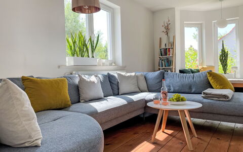 Meerhaus: Möbel, Flooring, Interior Design, Couch, Fussboden, Wohnzimmer, Holzboden, Komfort