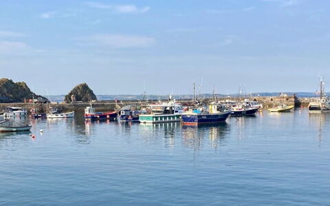 Tregony House: Boot, Blau, Wasser, Gewässer, Watercraft, Boote Und Boating - Geräte Und Materialien, Wasserweg, Yachthafen, Küsten Und Ozeanische Forms, Hafen