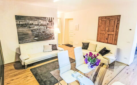 La Scaletta: Möbel, Interior Design, Flooring, Fussboden, Couch, Holz, Holzboden, Zimmer, Wohnzimmer, Decke