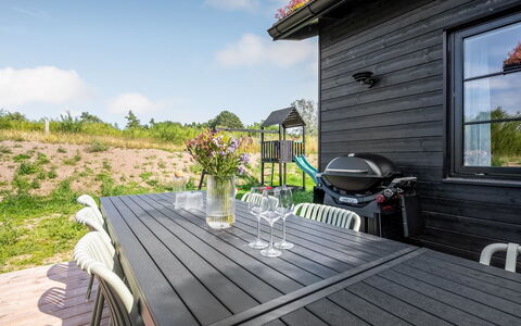 Adia - 650M from the Sea: Estate, Schatten, Auffahrt, Bauernhaus
