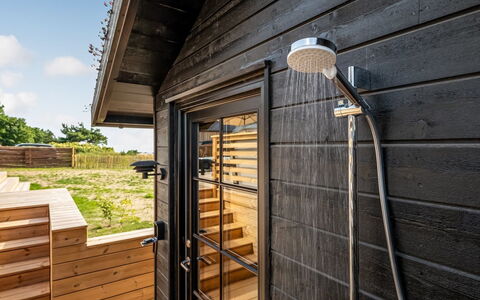Adia - 650M from the Sea: Estate, Schatten, Auffahrt, Bauernhaus