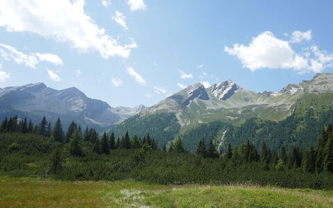 Larice: Himmel, Berg, Bergforms, Wolke, Natur, Natürlichen Umgebung, Hügel, Gebirge, Natürliche Landschaft, Wildnis