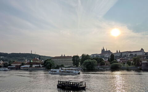 Art District Nook: Himmel, Wasservorräte, Gewässer, Wasserweg, Watercraft, Boot, Wasserlauf, Kanal, Horizont, Wolke