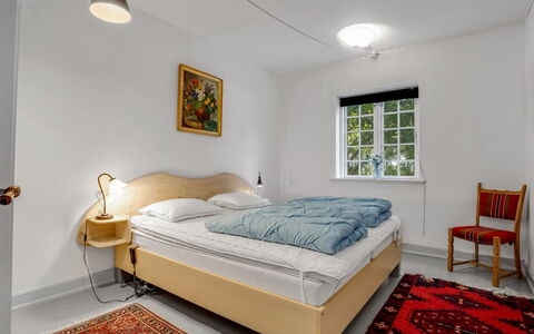 Iivo - 1.3Km from the Sea: Bett, Schlafzimmer, Wand, Interior Design, Möbel, Fussboden, Bedding, Bettdecke, Decke, Bettrahmen