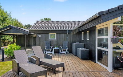 Frederikke - 875M from the Sea