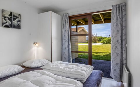 Rouwen - 120M from the Sea: Interior Design, Holz, Fussboden, Flooring, Decke, Bett, Schlafzimmer, Möbel, Zuhause, Zimmer