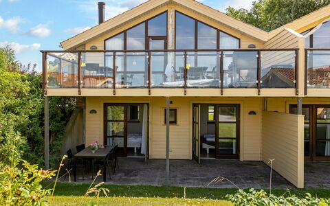 Rouwen - 120M from the Sea: Balkon, Estate, Schatten, Veranda, Villa