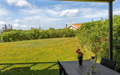 Rouwen - 120M from the Sea: Möbel, Gartenmöbel, Grundstueck, Schatten, Garten, Stuhl, Tisch Im Freien, Rasen