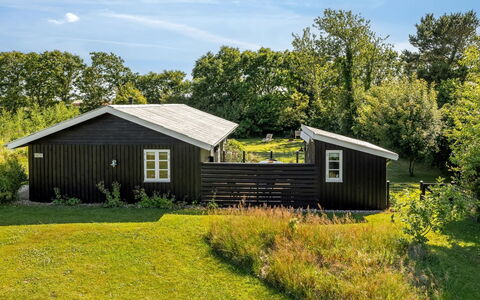 Voitto - 1Km to the Fjord: Zuhause, Dach, Haus, Tür, Hütte, Schatten, Garten, Ground, Veranda, Garten