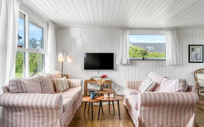 Leonard - 130M from the Sea