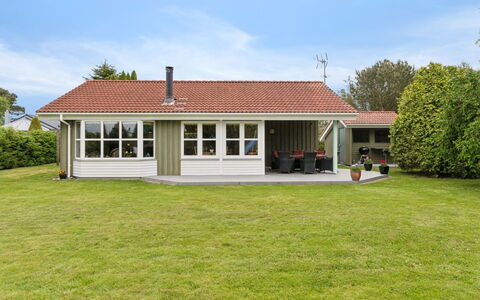 Henne - from the Sea: Holz, Zuhause, Veranda, Deck, Hartholz, Dach, Holzbeize, Holzboden, Eco Hotel