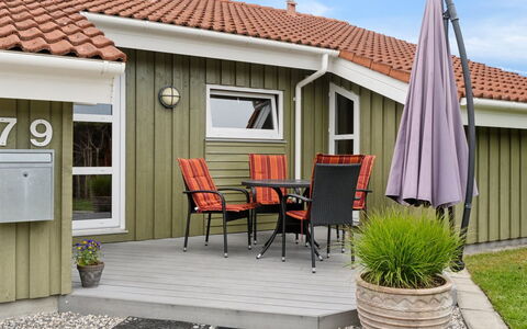 Henne - from the Sea: Holz, Zuhause, Veranda, Deck, Hartholz, Dach, Holzbeize, Holzboden, Eco Hotel