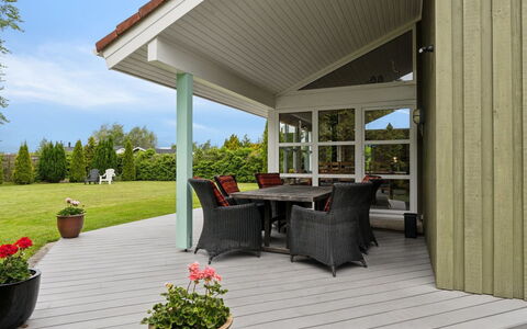 Henne - from the Sea: Holz, Zuhause, Veranda, Deck, Hartholz, Dach, Holzbeize, Holzboden, Eco Hotel