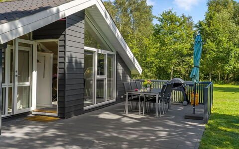 Rathulf - 700M from the Sea: Abstellgleis, Schatten, Hartholz, Planke, Gartenbauten, Outdoor Struktur, Veranda