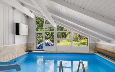 Rathulf - 700M from the Sea: Decke, Interior Design, Möbel, Fussboden, Flooring, Schwimmbad, Resort, Dachboden, Hotel, Design