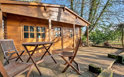 Woodland Lodge: Holz, Holzbeize, Hartholz, Hütte, Blockhaus, Planke, Schatten, Holz, Gartenbauten, Outdoor Struktur