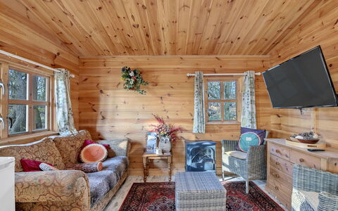 Woodland Lodge: Möbel, Holz, Interior Design, Decke, Zuhause, Zimmer, Hütte, Haus, Beleuchtung, Wohnzimmer