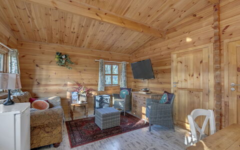 Woodland Lodge: Möbel, Holz, Interior Design, Decke, Zimmer, Flooring, Zuhause, Fussboden, Hütte, Beleuchtung