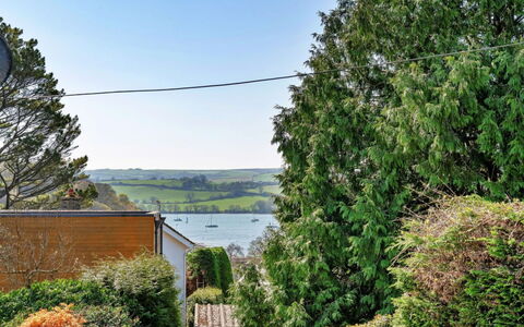 Dart Retreat: Vegetation, Strauch, Garten, Hecke, Landscaping, Immergrün, Eco Hotel