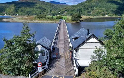 Toll Bridge Cottage: Bergforms, Brücke, Hügel, Berg, Hochland, Landschaft, Wolke, See, See