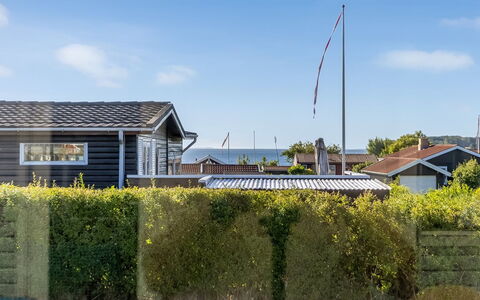 Raymond - 175M from the Sea: Estate, Schatten, Auffahrt, Bauernhaus