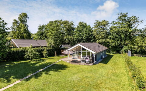 Alfwin - 300M from the Sea: Dach, Haus, Zuhause, Hütte, Abstellgleis, Estate, Auffahrt, Gartenbauten, Garten, Schuppen