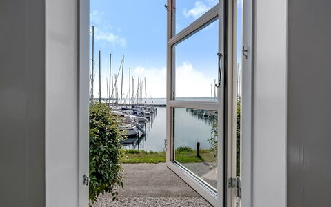 Ulvi - 15M from the Sea: Dach, Zuhause, Tür, Hütte, Schatten, Abstellgleis, Garten, Estate, Hinterhof