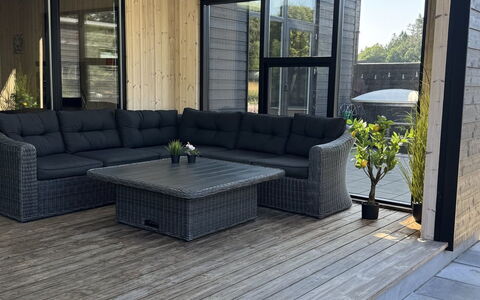Abbo - 750M from the Sea: Holz, Verbundwerkstoff, Gartenmöbel, Deck, Tisch Im Freien, Hartholz, Planke, Holzbeize, Design