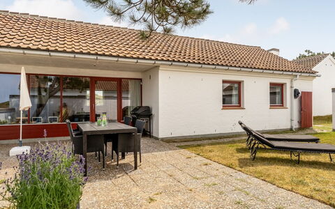 Aike - 1Km from the Sea: Holz, Zuhause, Veranda, Deck, Hartholz, Dach, Holzbeize, Holzboden, Eco Hotel