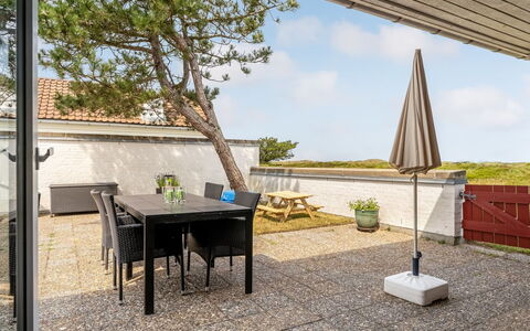 Aike - 1Km from the Sea: Holz, Zuhause, Veranda, Deck, Hartholz, Dach, Holzbeize, Holzboden, Eco Hotel