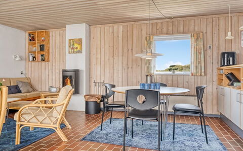 Aike - 1Km from the Sea: Holz, Zuhause, Veranda, Deck, Hartholz, Dach, Holzbeize, Holzboden, Eco Hotel