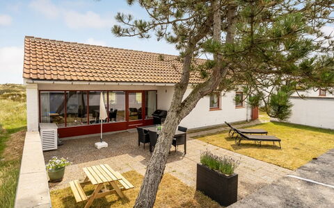 Aike - 1Km from the Sea: Holz, Zuhause, Veranda, Deck, Hartholz, Dach, Holzbeize, Holzboden, Eco Hotel