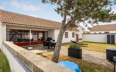 Aike - 1Km from the Sea: Holz, Zuhause, Veranda, Deck, Hartholz, Dach, Holzbeize, Holzboden, Eco Hotel