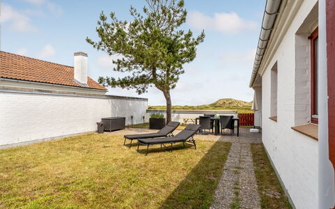 Aike - 1Km from the Sea: Holz, Zuhause, Veranda, Deck, Hartholz, Dach, Holzbeize, Holzboden, Eco Hotel