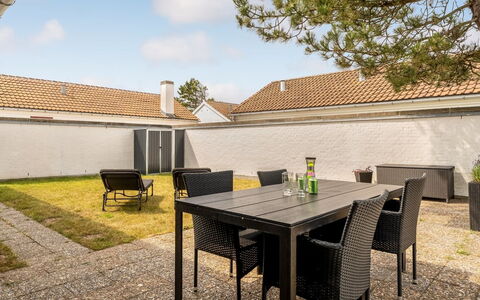 Aike - 1Km from the Sea: Holz, Zuhause, Veranda, Deck, Hartholz, Dach, Holzbeize, Holzboden, Eco Hotel