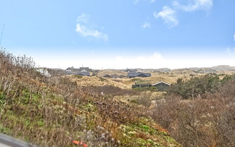 Marcus - 500M from the Sea: Estate, Schatten, Auffahrt, Bauernhaus