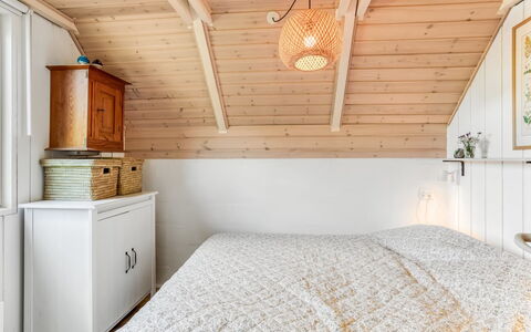 Frodde - 200M from the Sea: Interior Design, Möbel, Schlafzimmer, Bett, Holz, Decke, Flooring, Fussboden, Light Fixture, Zimmer