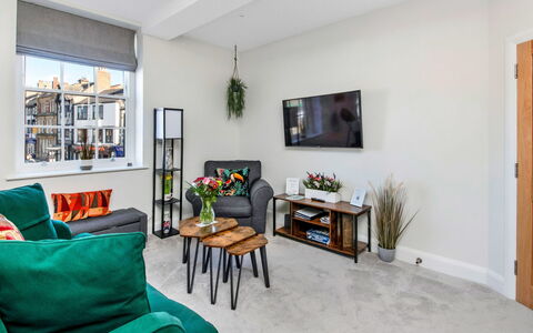 Market View Ripon: Wand, Interior Design, Möbel, Wohnung, Flooring, Zuhause, Fussboden, Zimmer, Wohnzimmer, Bilderrahmen