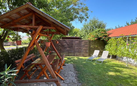Pajtas 1: Möbel, Interior Design, Flooring, Fussboden, Holz, Tabelle, Zimmer, Decke, Beleuchtung, Wohnung